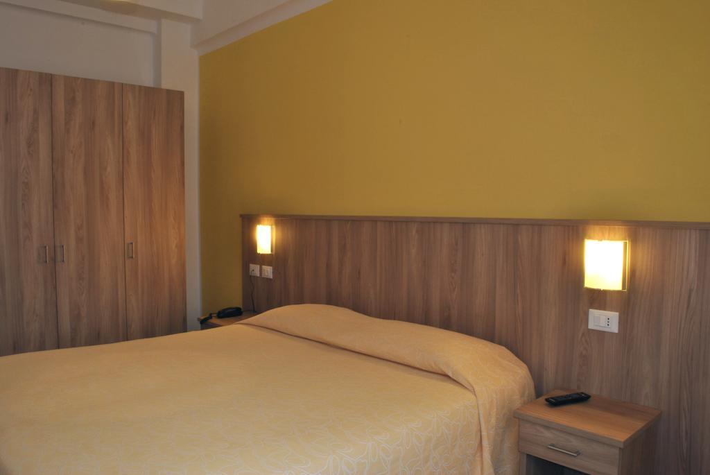 Hotel Bristol Лайгуэлья Номер фото