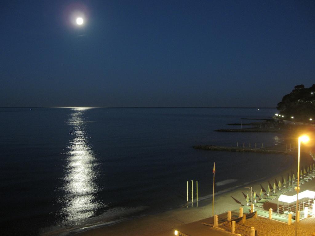 Hotel Bristol Лайгуэлья Экстерьер фото