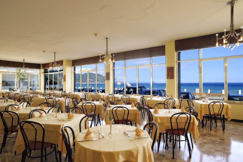 Hotel Bristol Лайгуэлья Экстерьер фото