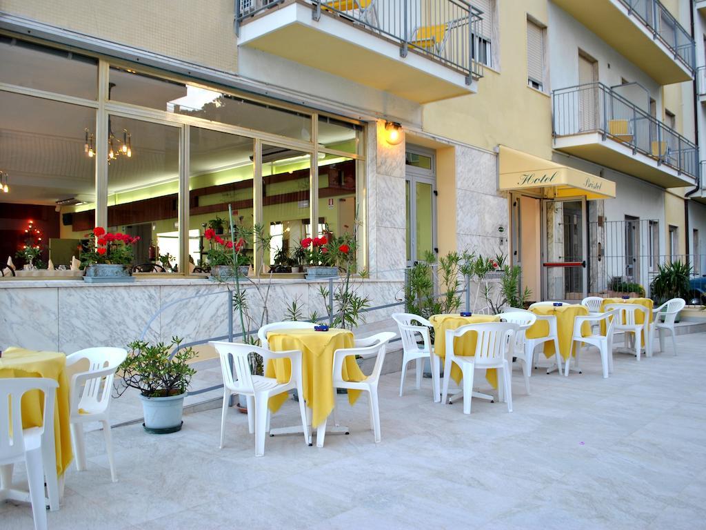 Hotel Bristol Лайгуэлья Экстерьер фото